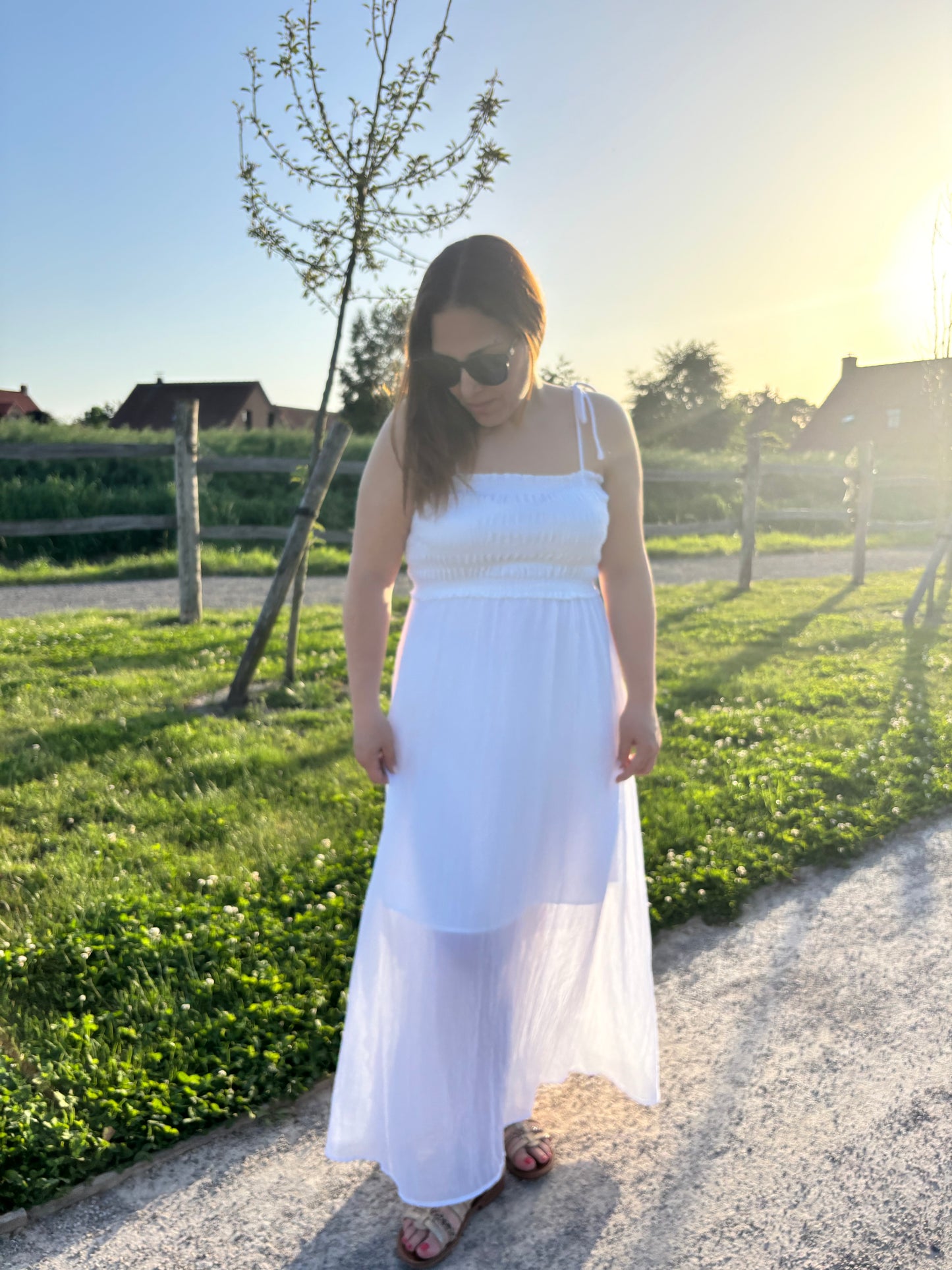 Robe Marinelle, blanche,smockée à bretelle -  esprit bohème