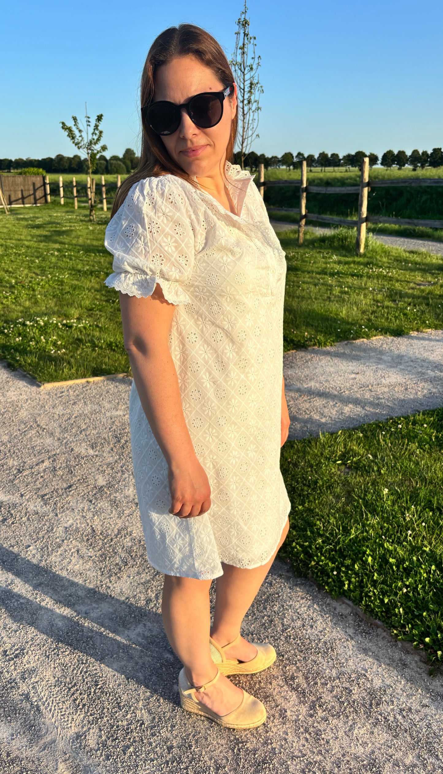 Robe Isaline, blanche en broderie anglaise