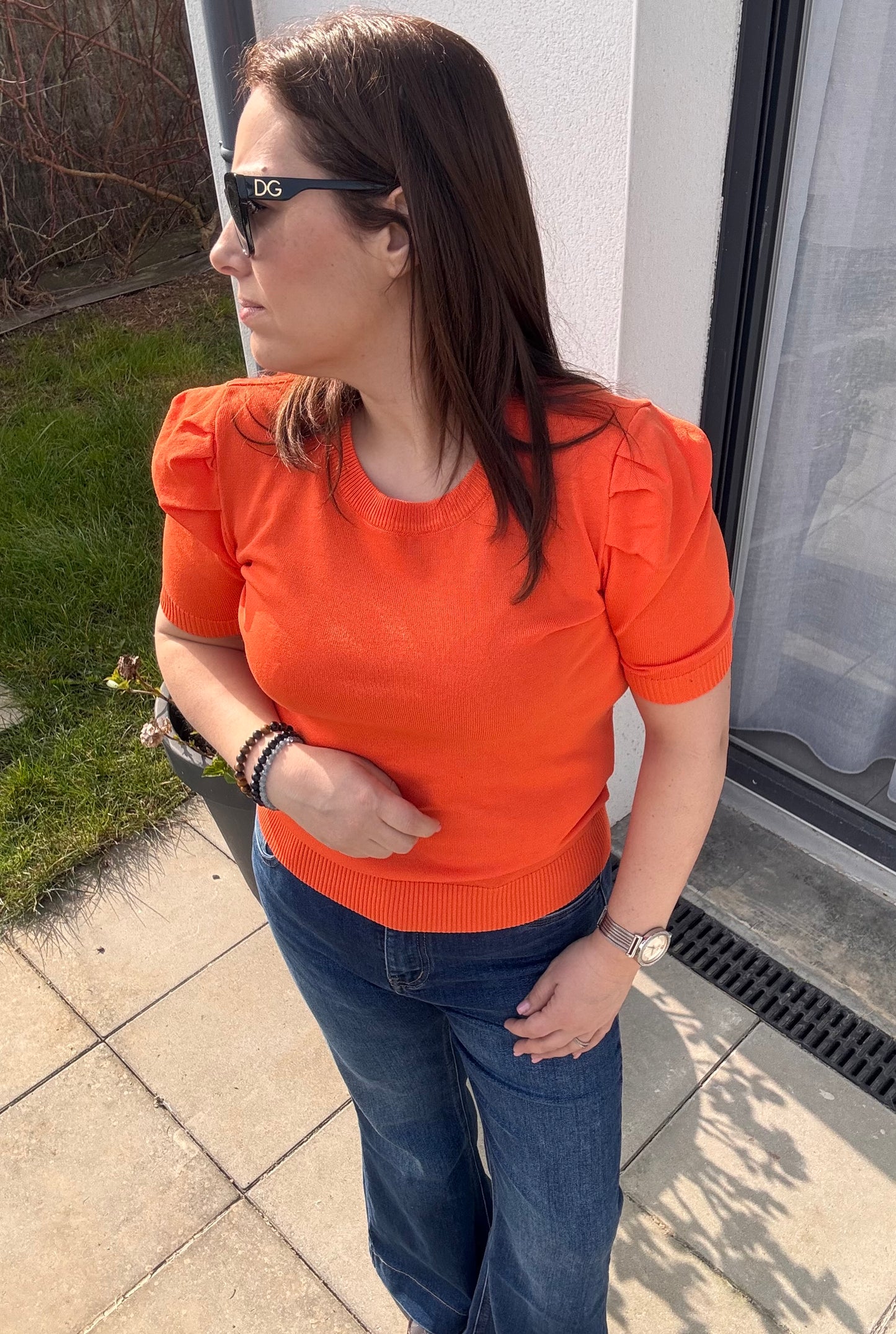 Pull léger orange à manches bouffantes